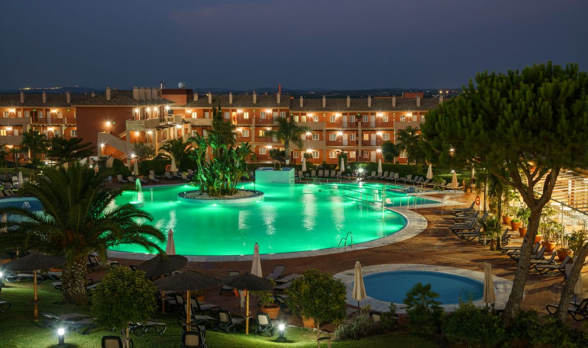 Piscina del hotel Ilunion Sancti Petri
